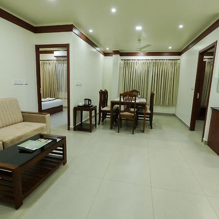 מלון Mundakāyam Royalton Residency מראה חיצוני תמונה
