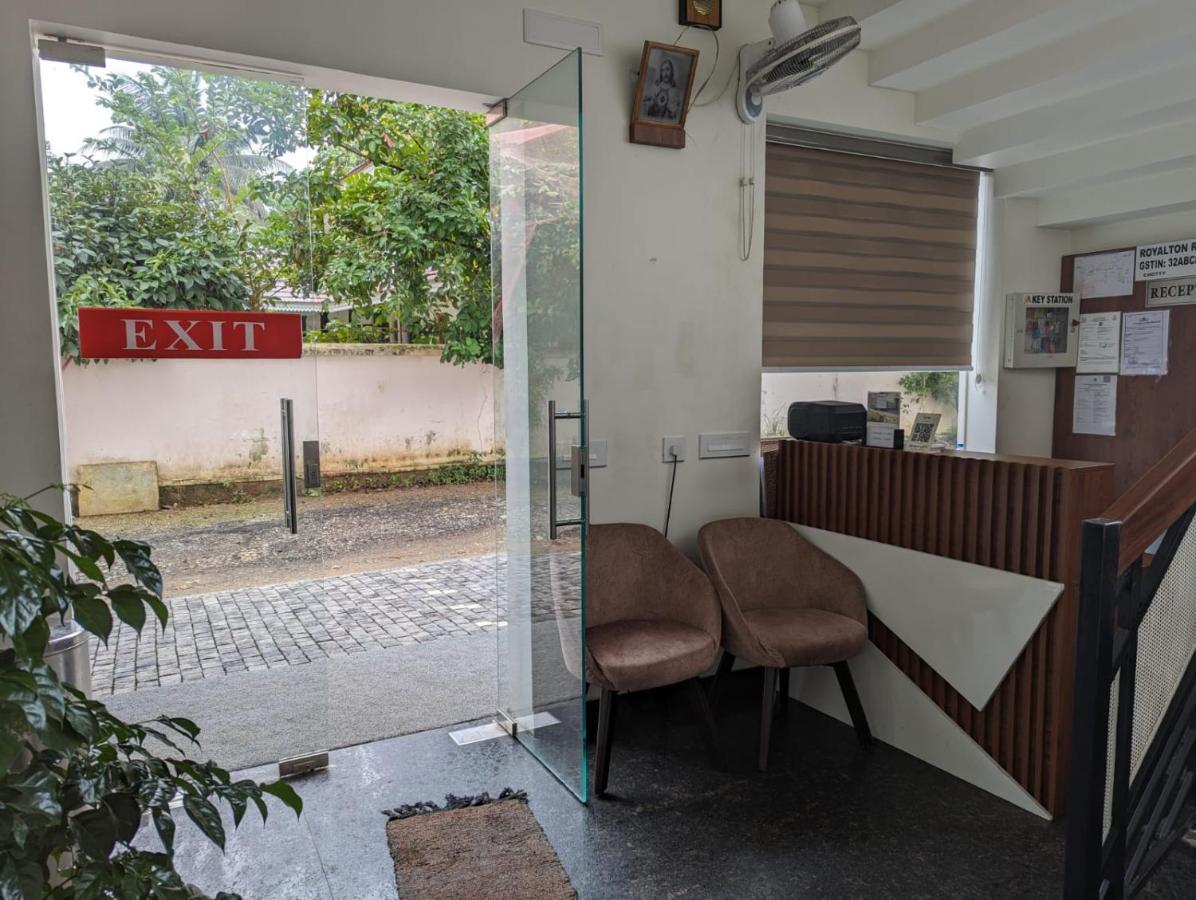 מלון Mundakāyam Royalton Residency מראה חיצוני תמונה