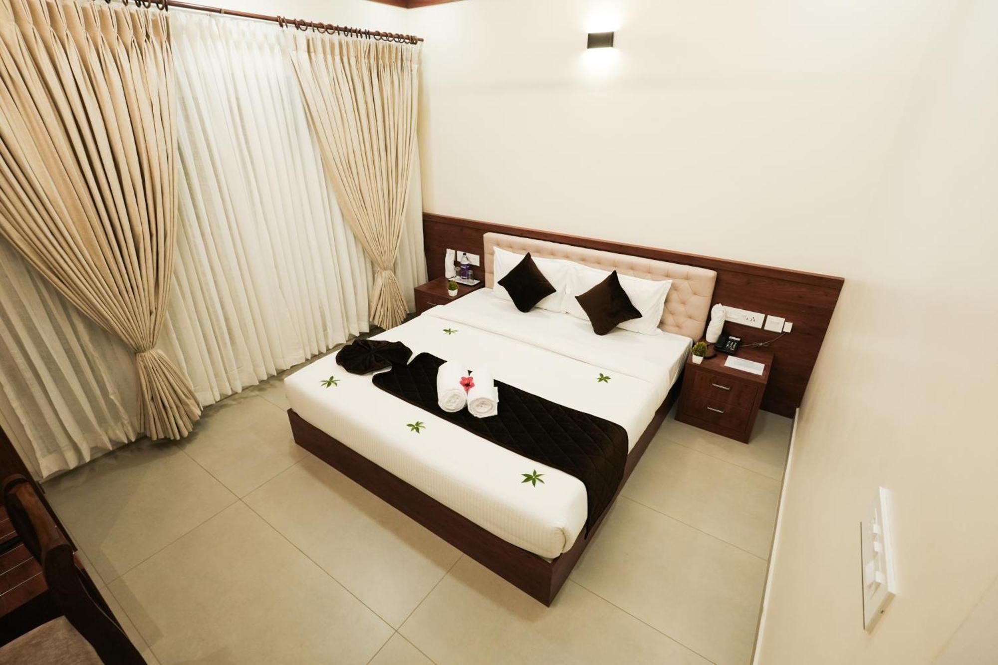 מלון Mundakāyam Royalton Residency מראה חיצוני תמונה